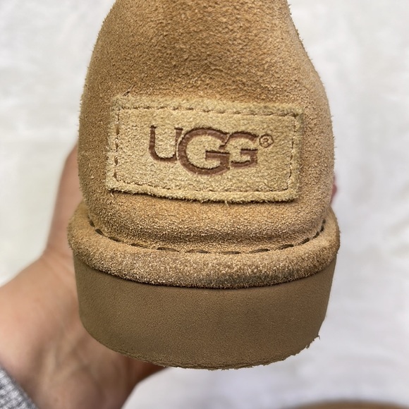 UGG Australia Woman’s US 9 Unlined Classic Mini Perf Suede Boots - Picture 11 of 11